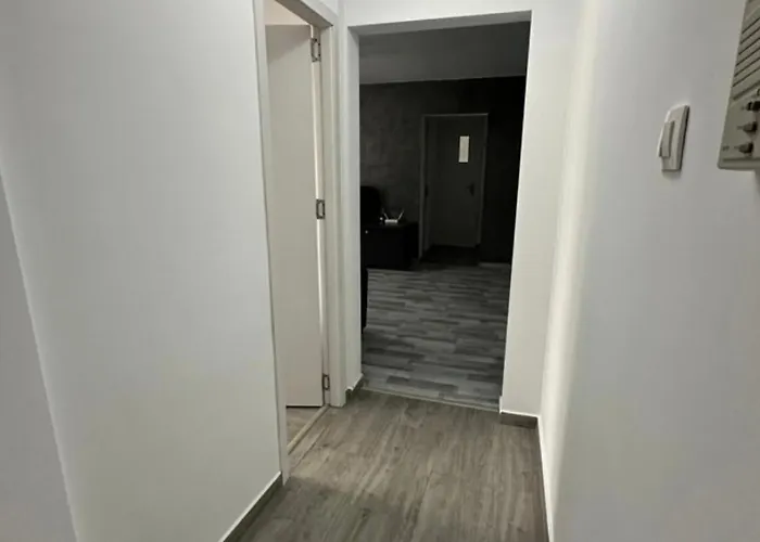 Nina * 布加勒斯特